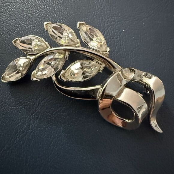 Vintage Silver Tone Signed Crown Trifari Rhinestone Cascade Brooch Pin - Picture 2 of 6